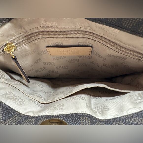 Michael Kors Crossbody / Signature Hamilton Crossbody; Brown EUC - Picture 10 of 13